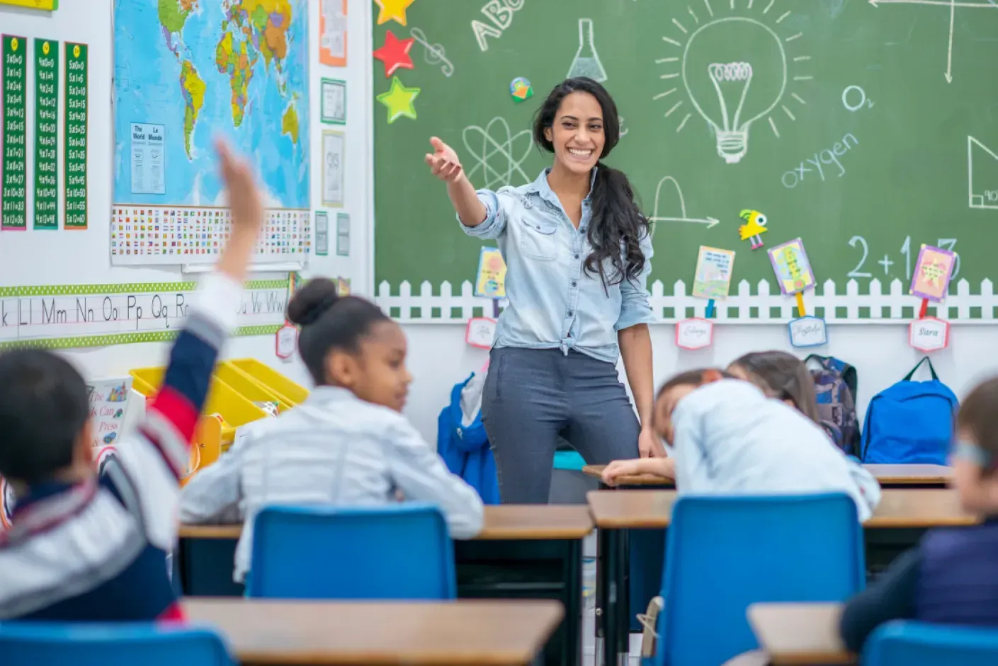 Ilustración de un simulador examen técnico educación infantil que te prepara para la prueba real